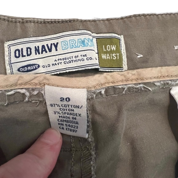 Vintage Old Navy Khaki Capris | Size 20 - Picture 7 of 8
